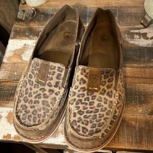 Leopard ariat